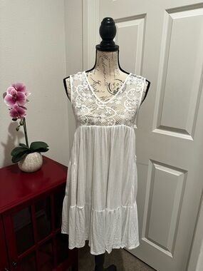 White Lace Yoke Sleeveless Babydoll Dress